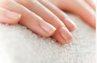 UÑAS: QUÉ HACER Y QUÉ NO HACER PARA TENER UNAS UÑAS SANAS