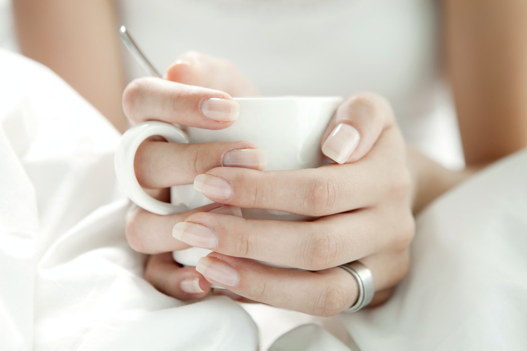 como-cuidar-las-uñas-en-casa