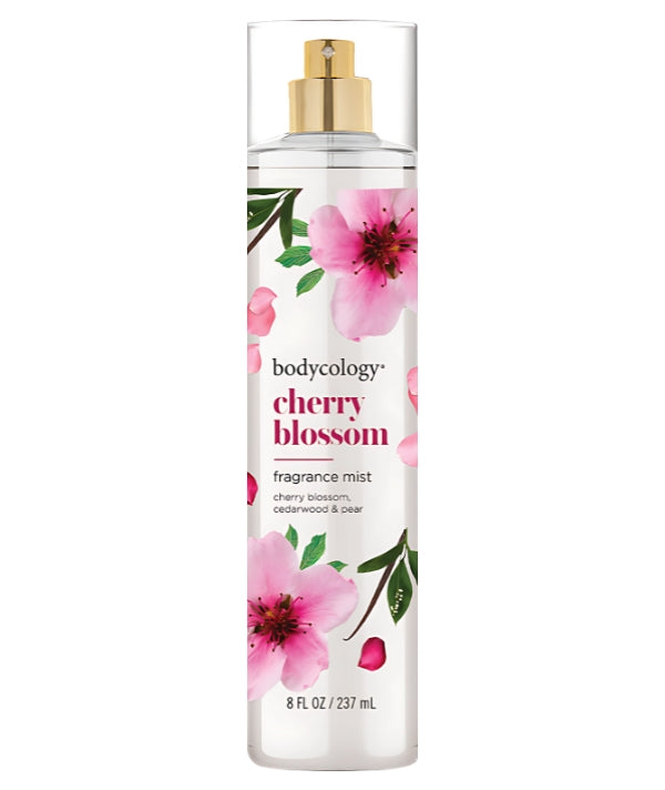 Bodycology Cherry Blossom Body Splash 237ml Bodycology Botella x 1 Bodycology Cherry Blossom Fragrance Mist es un perfume para mujer que viene en una botella de spray de color beige y crema con una parte superior curva, lados rectos, un cuello plateado y una tapa de